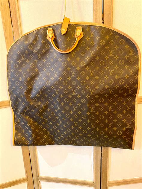 porta traje louis vuitton